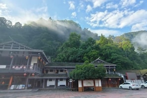 Unclassified image, 4 of 46, button - Jishou Delu Aya Inn (Jishou)