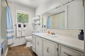 Hårføner, håndklær, såpe og sjampo