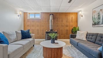 TV connectée, cheminée, baby-foot