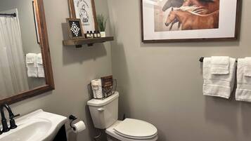 Dusch, handdukar, tvål och schampo