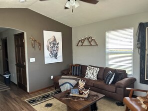 Smart TV - Tiny Home Cabin with Wyoming Modern Frontier style in the town of Hulett  (Hulett)