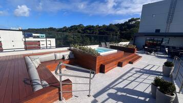 Basic Studio | Outdoor spa tub