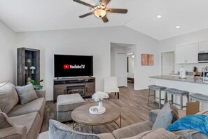 Smart TV - Oasis W/ Heated Salt Water Pool & Private Pier! Great for 2 Families! (Cape Coral)