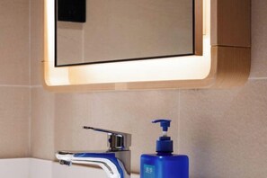 Bathroom - HanTing Hotel (Dujiangyan) (Dujiangyan)