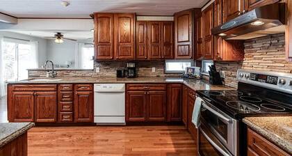 Buffalo Lake Retreat - charming lakefront 3 bedroom house-great fishing and fun