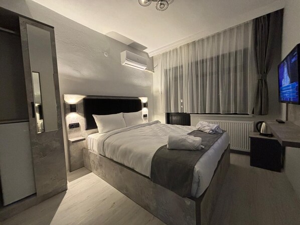 Standard dubbelrum - balkong - utsikt mot staden | Gratis wi-fi och sängkläder