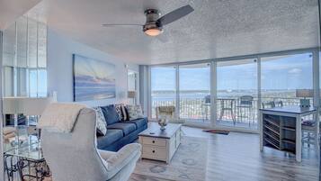 TV, mesa de pingue-pongue