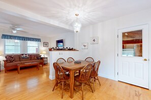 Dining - Cozy Coastal Home with Jetted Tub, Modern Kitchen, and Ocean Breeze Patio (Cushing)