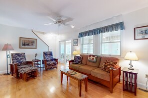 TV, DVD player - Cozy Coastal Home with Jetted Tub, Modern Kitchen, and Ocean Breeze Patio (Cushing)