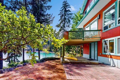 Family-friendly waterview home with spacious decks, gas grill and W/D