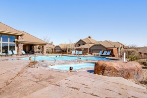 A heated pool - Charming townhome w/ shared pool & hot tub, private W/D, free WiFi (Washington)