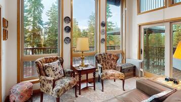 Tv, eldstad och dvd-spelare