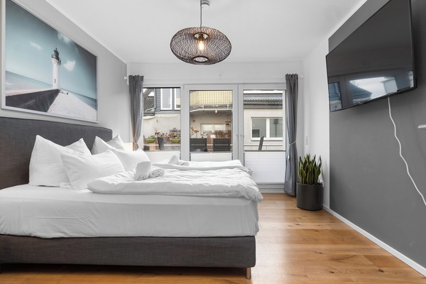 2 Schlafzimmer, Schreibtisch, Bügeleisen/Bügelbrett, Reisekinderbett