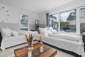 2 bedrooms, desk, iron/ironing board, travel crib - Design Luxuriös, 14 min Köln , Super Komfort, Vollausstattung, 3 x 55" TV (Hürth)