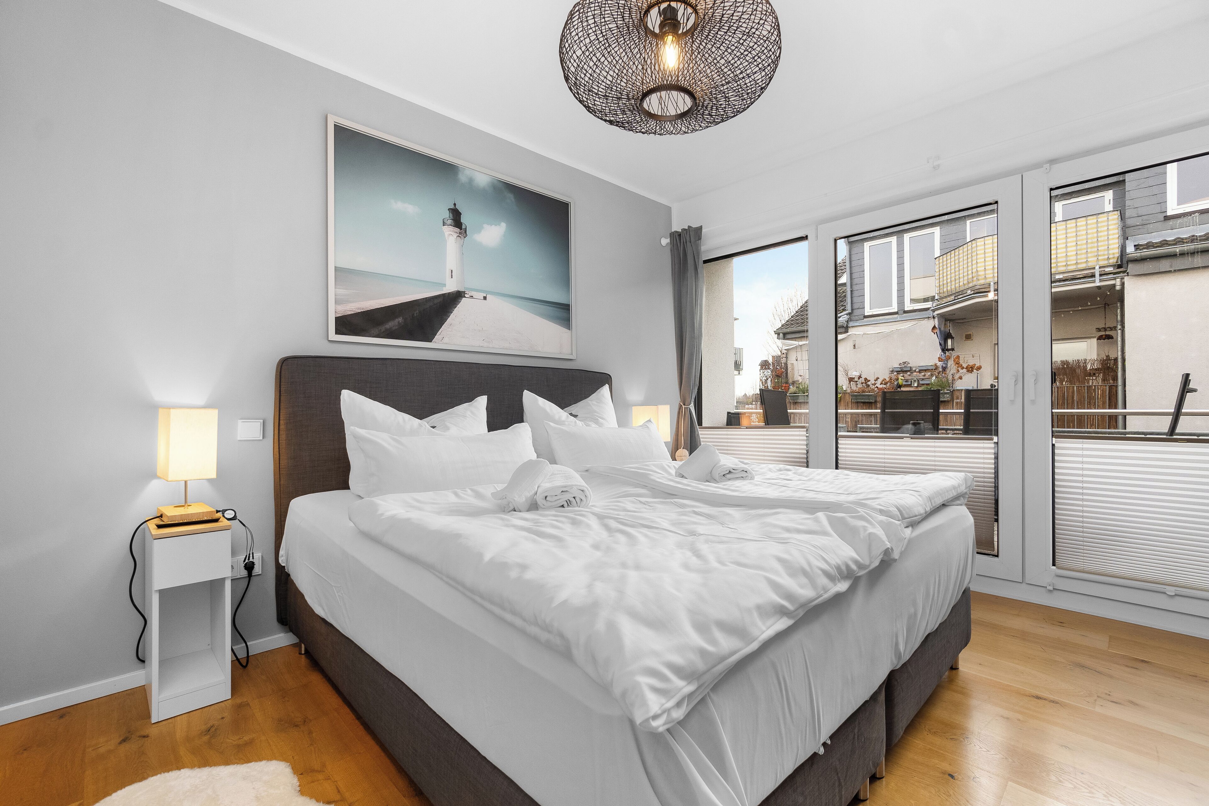 2 عدّة غرف نوم ومكتب ومكواة/لوح كي وسرير سفر