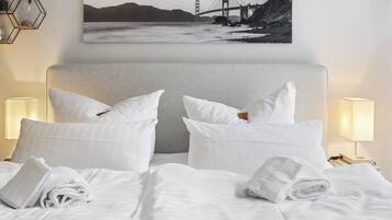 2 Schlafzimmer, Schreibtisch, Bügeleisen/Bügelbrett, Reisekinderbett