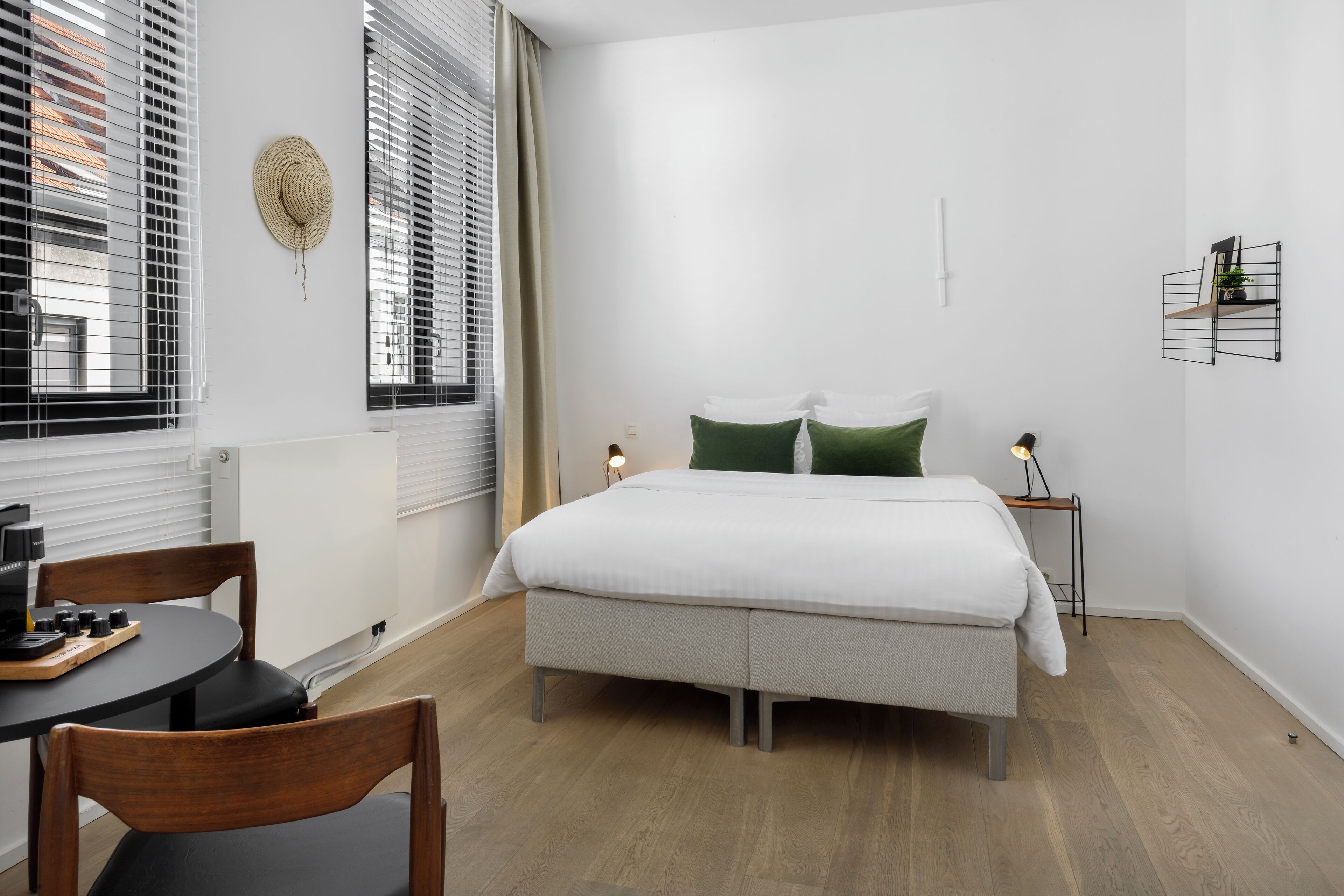 5 slaapkamers, een strijkplank/strijkijzer, wifi, beddengoed