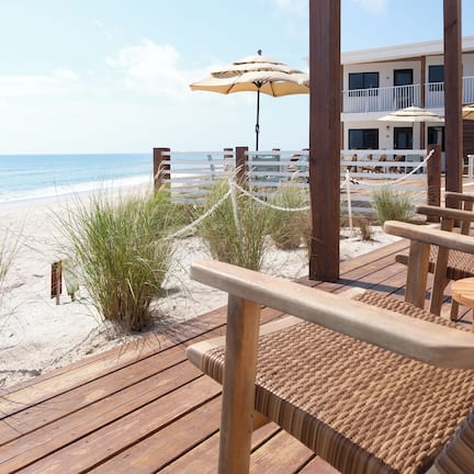 Luxury Studio, Partial Ocean View | Iron/ironing board, free WiFi, bed sheets