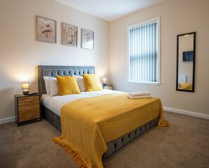 2 chambres, fer et planche à repasser, Wi-Fi, draps fournis