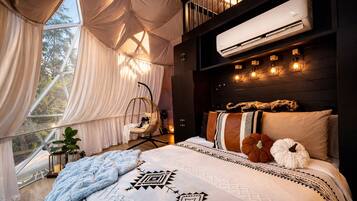 2 bedrooms, desk, travel crib, free WiFi