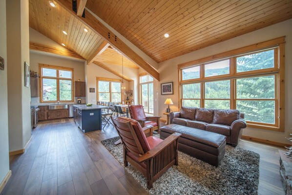 Exterior - Campfire Mountain 6 (Keystone)