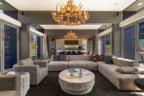 Télévision, cheminée