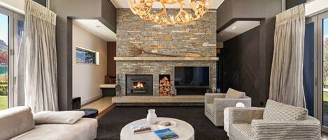 Televisie en een open haard