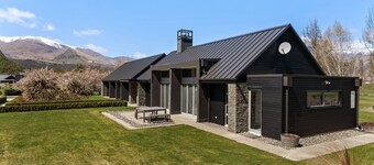 Villa Francesca by MajorDomo - Luxurious 5-Bedroom Villa walking distance from Arrowtown