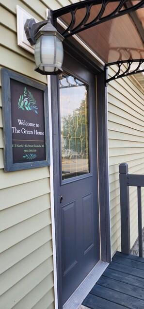 Exterior detail - Charming 2-bedroom house with WiFi, AC in cool Escanaba

 (Escanaba)