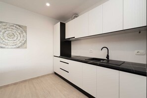 Geladeira, fogão, cooktop, lava-louças