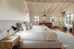 4 chambres, bureau, lit parapluie, accès Internet