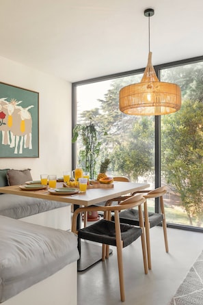 Dining - Sobral Serenity Villa - Sauna, Jacuzzi & Pool (Óbidos)