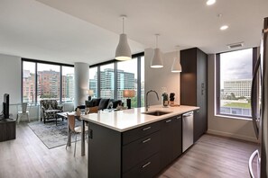 Luxury Apartment, 2 Bedrooms | Private kitchen | Full-size fridge, microwave, oven, stovetop - Global Luxury Suites at Town Center (Reston)