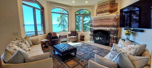 Smart TV, fireplace