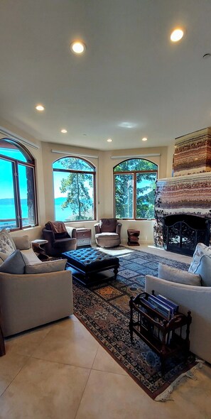 Smart TV, fireplace - Tahoe luxury Brockway Springs Resort lakefront and heated pool year round (Kings Beach)