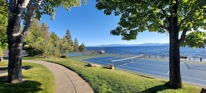 Sports court - Tahoe luxury Brockway Springs Resort lakefront and heated pool year round (Kings Beach)