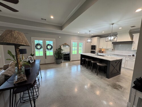 Charming Rental Property with Dual Master Suites - 10 Minutes from UA Campus!