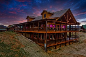 Exterior - NEW BUILD, BEST VIEW, 4600 sf, Hot Tub, Arcade, Pool Table, Theater, Fire Place (Sevierville)