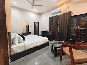 1 bedroom, desk, soundproofing, iron/ironing board