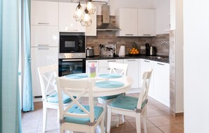 Réfrigérateur, four, plaque de cuisson, lave-vaisselle