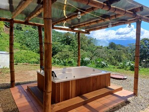 Bain à remous extérieur