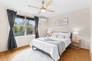 3 bedrooms, iron/ironing board, WiFi, bed sheets