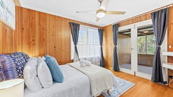 3 bedrooms, iron/ironing board, WiFi, bed sheets