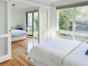 4 bedrooms, iron/ironing board, WiFi