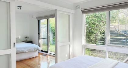 Serene 4B2B House Near Mornington w parking WIFI