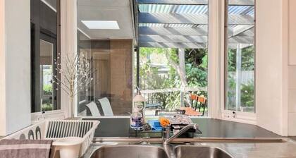 Serene 4B2B House Near Mornington w parking WIFI