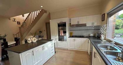 Oceanview 4B2B Two-story House with Big Balcony!