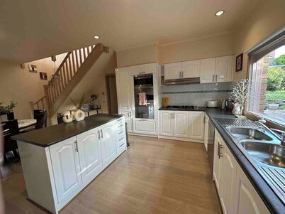 Oceanview 4B2B Two-story House with Big Balcony!