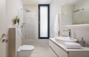 Douche, sèche-cheveux