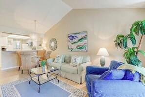 Televisor intel·ligent i llibres 